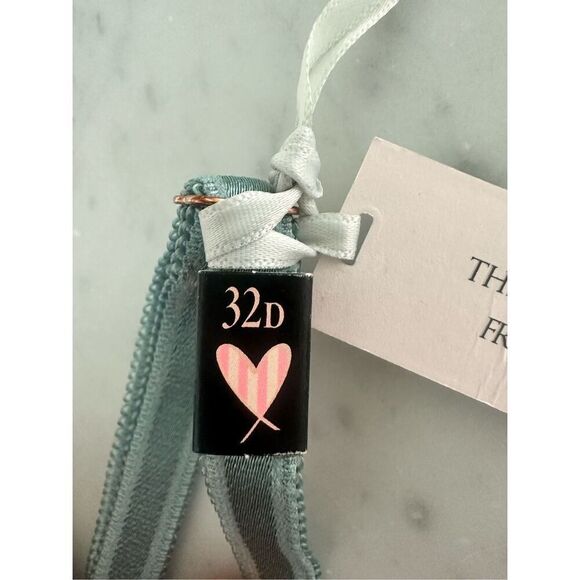 Victoria's Secret 32D *DREAM ANGELS* LIGHTLY LINED SMOOTH DEMI BRA - Picture 3 of 6